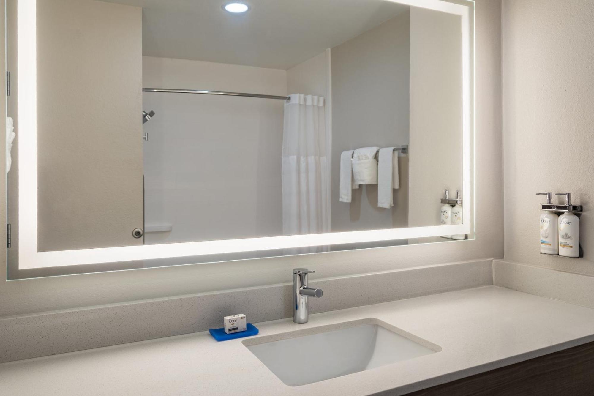 Holiday Inn Express & Suites Midwest City By Ihg Εξωτερικό φωτογραφία