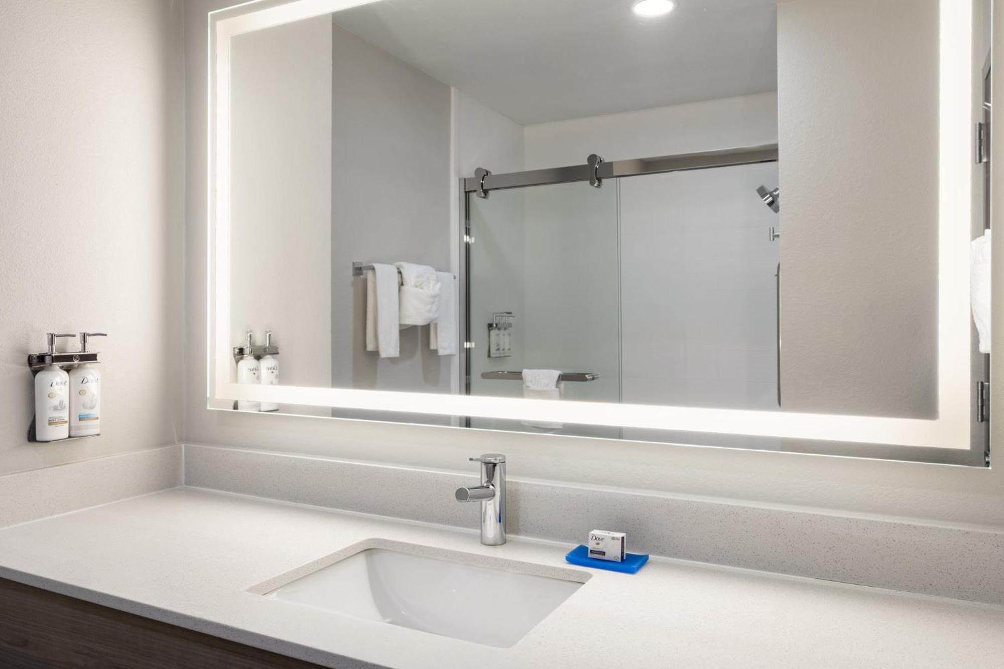 Holiday Inn Express & Suites Midwest City By Ihg Εξωτερικό φωτογραφία